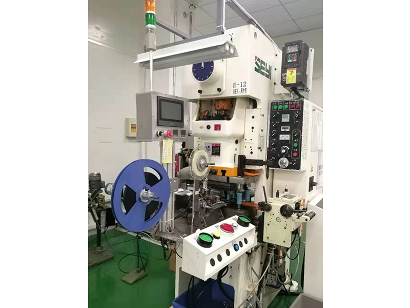 自(zì)動載帶沖壓機(jī)