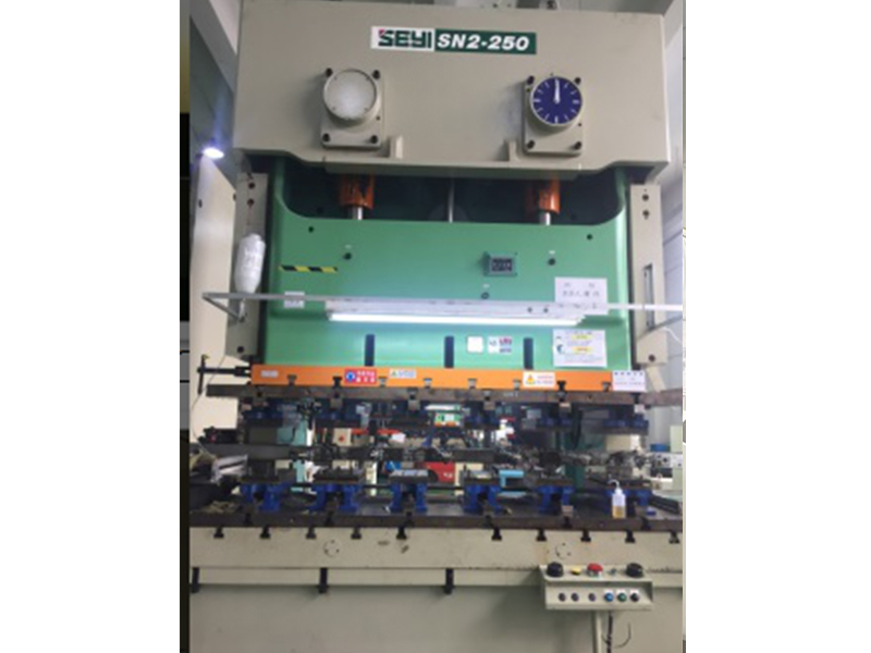 模内機(jī)械手沖壓機(jī)